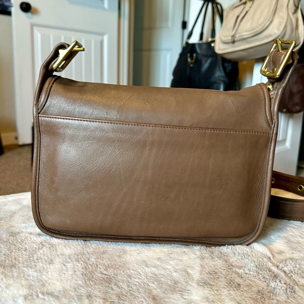 VTG Coach Patricia in TAUPE! PRISTINE CONDITION - Picture 2 of 16